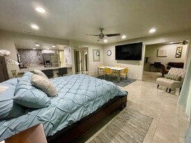 Building Photo - 453 E Via Escuela