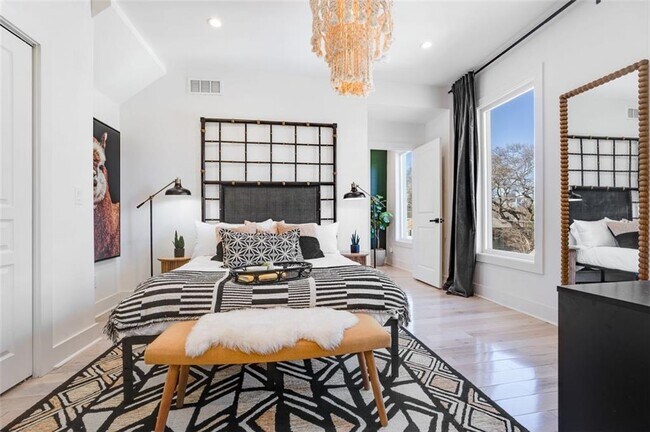 Building Photo - 724 Charles Allen Dr NE