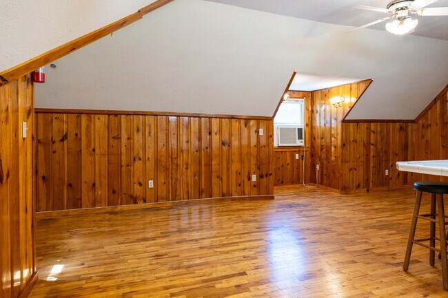 Building Photo - Mill St