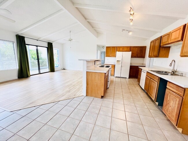 Building Photo - 68-1828 Pakanu St