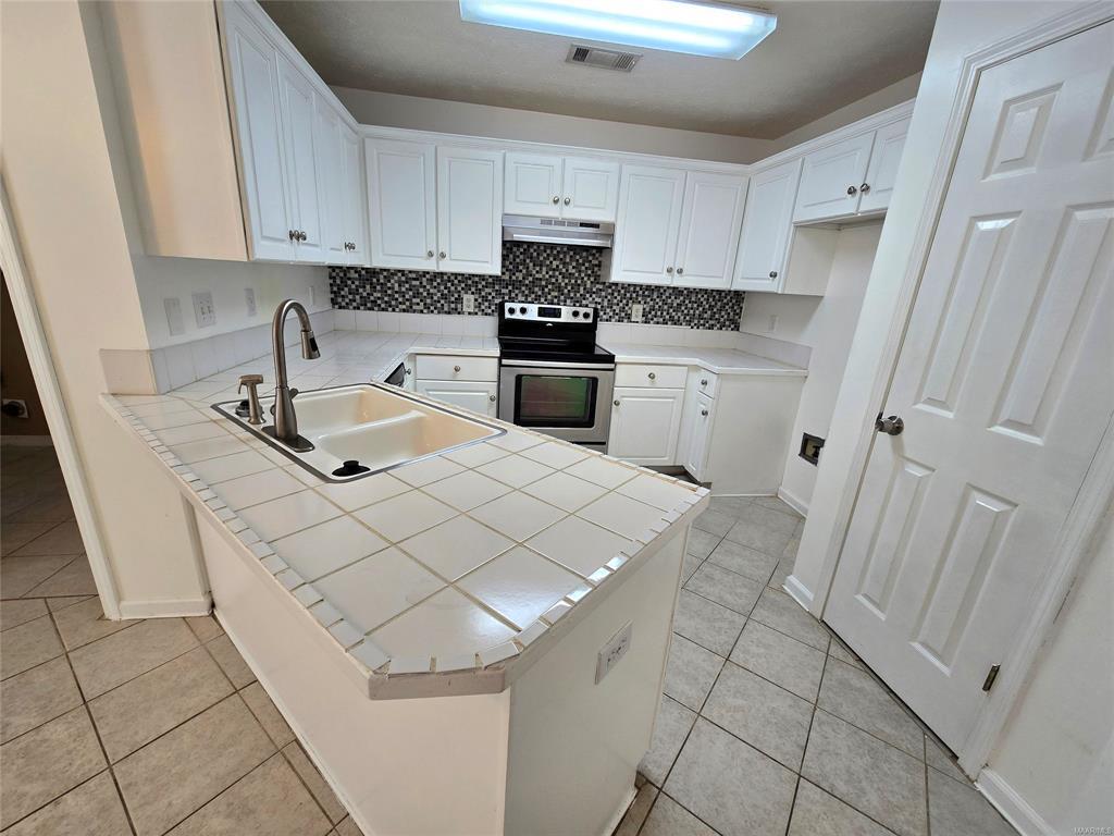 Building Photo - 5825 Portsmouth Dr