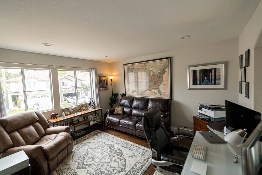 Building Photo - 4623 Da Vinci St