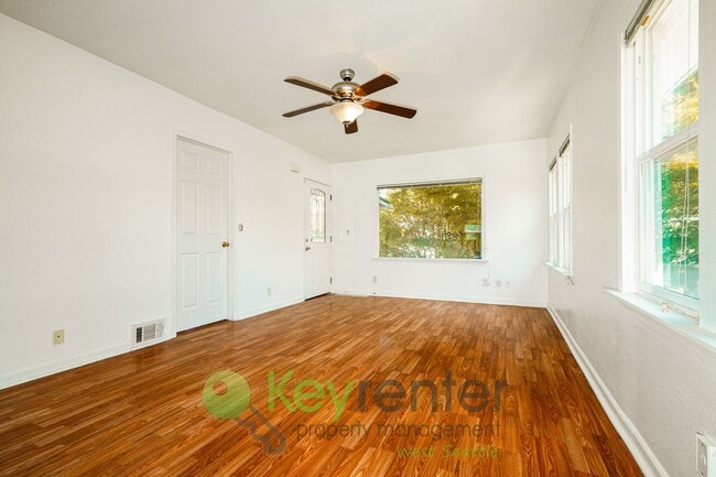 Building Photo - Spacious 4-Bedroom Seattle Home with Bonus...