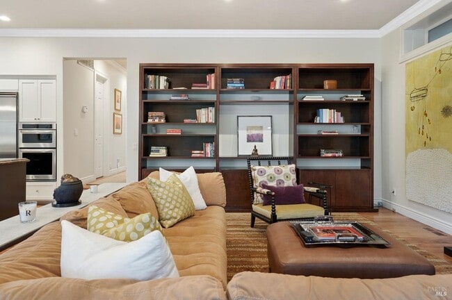 Building Photo - 10 Idlewood Rd