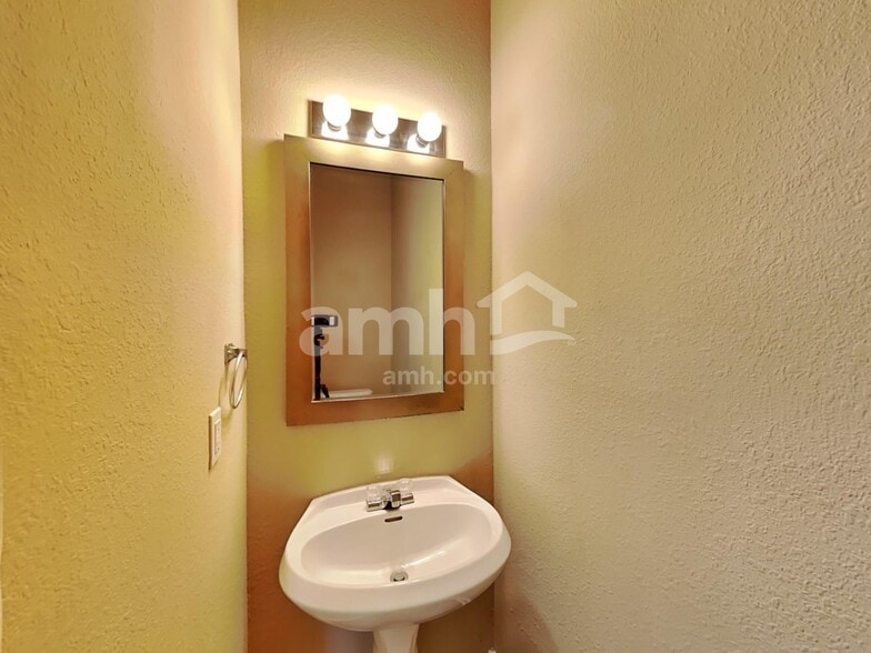 Building Photo - 3083 Newtons Crest Cir