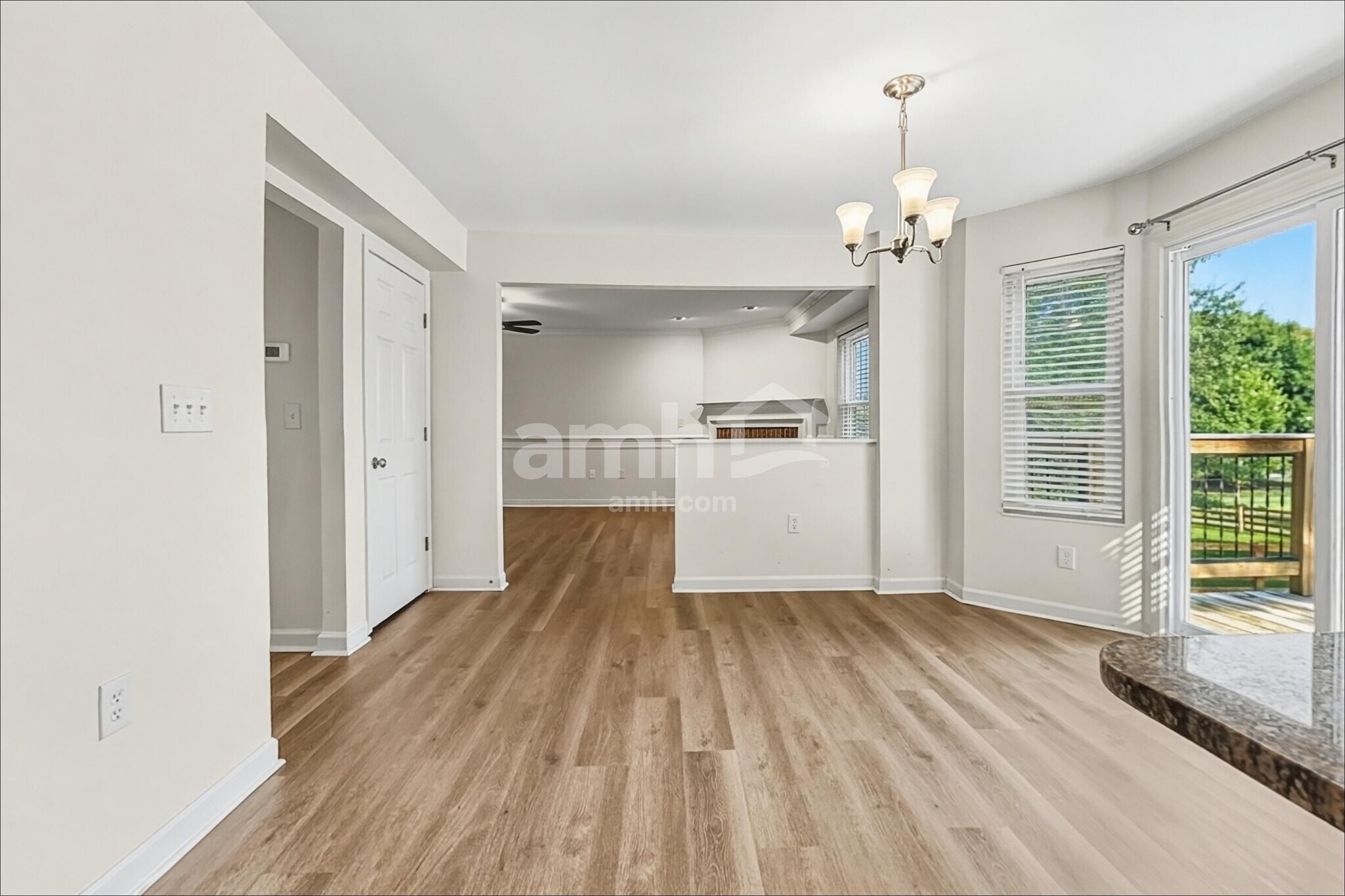 Building Photo - 2113 Lynwood Pl