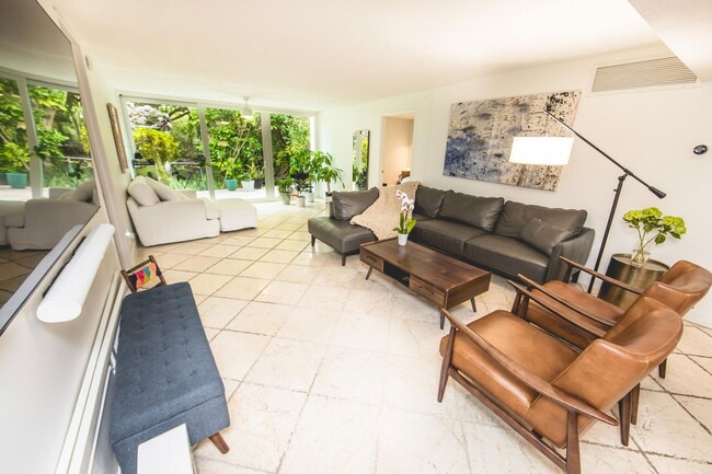 Building Photo - 501 SW 11th Pl