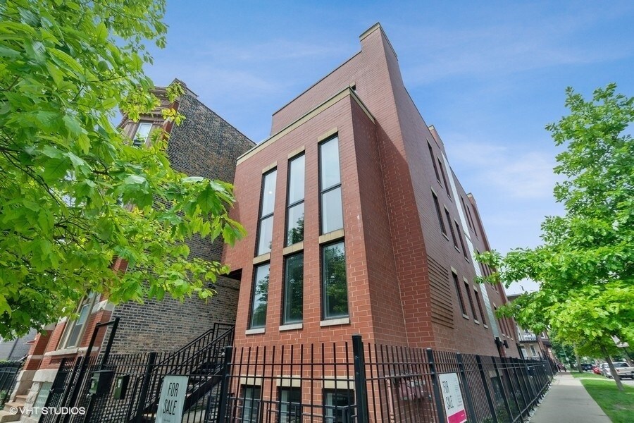 Building Photo - 1458 N Artesian Ave