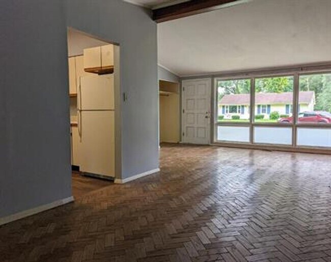 Building Photo - 714 Breen Dr