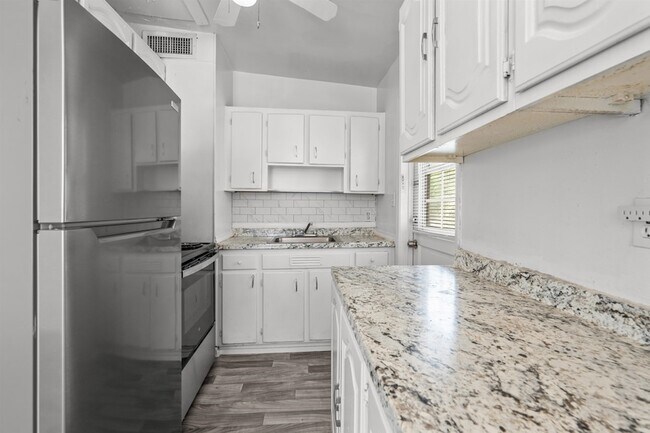 Building Photo - 20 Rollins Ave