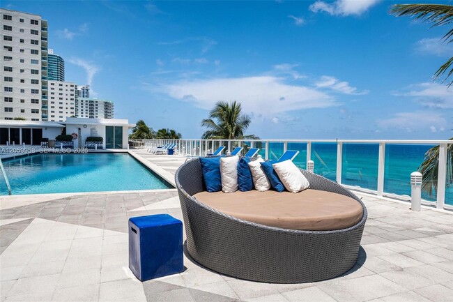 Building Photo - 3951 S Ocean Dr