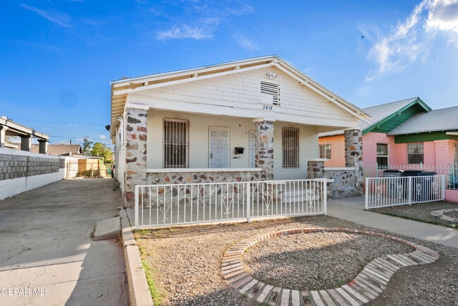 Building Photo - 3418 Yandell Dr