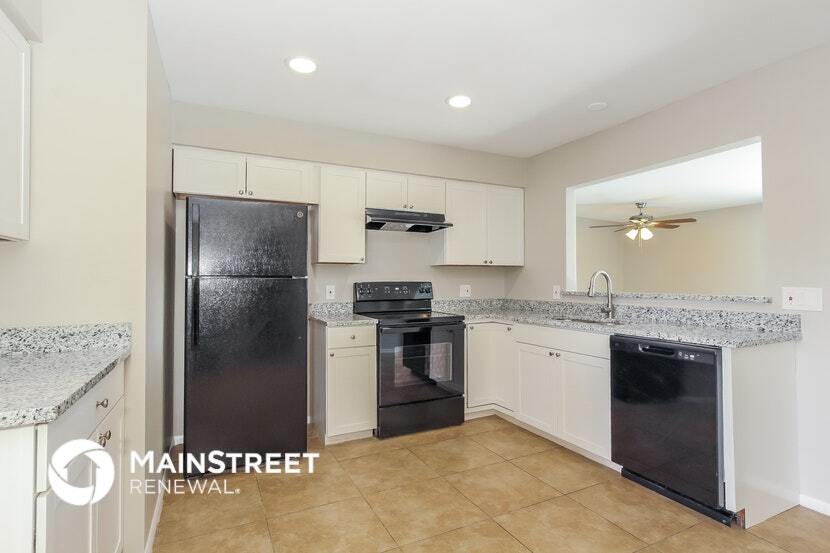 Building Photo - 510 N Tercera Ave