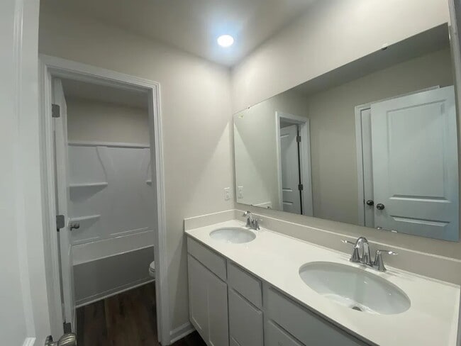 Building Photo - 1537 Woodhouse Dr