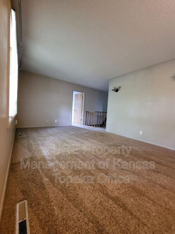 Building Photo - 3323 SW Arrowhead Rd