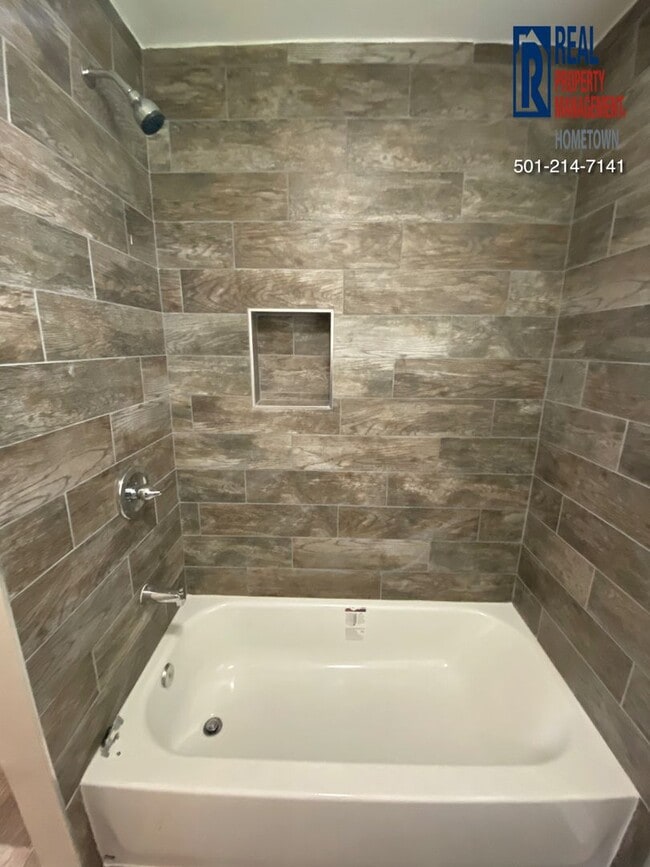 Building Photo - 501 Warren-