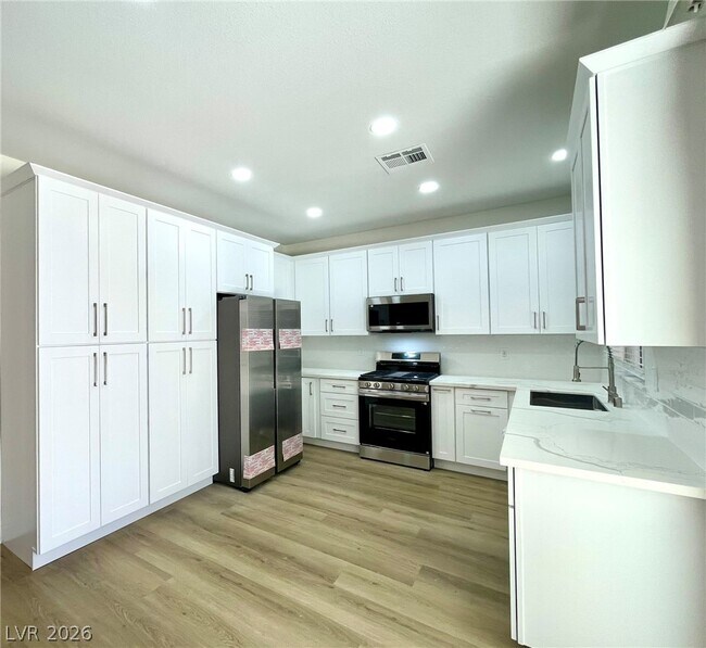 Building Photo - 10546 Big Mill Dr