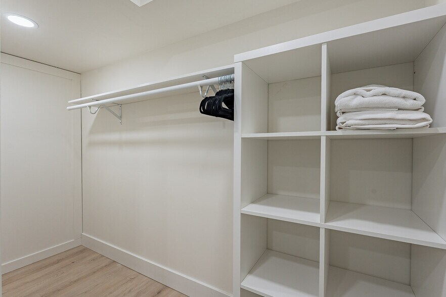 Walk-in Closet (Bedroom #5) - 126 E Palmcroft Dr