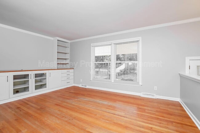 Building Photo - 916 Tanglewood Dr