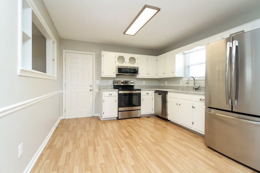 Building Photo - 1506 Ashlawn Dr