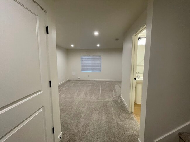 Building Photo - 4360 Hurstbourne Dr