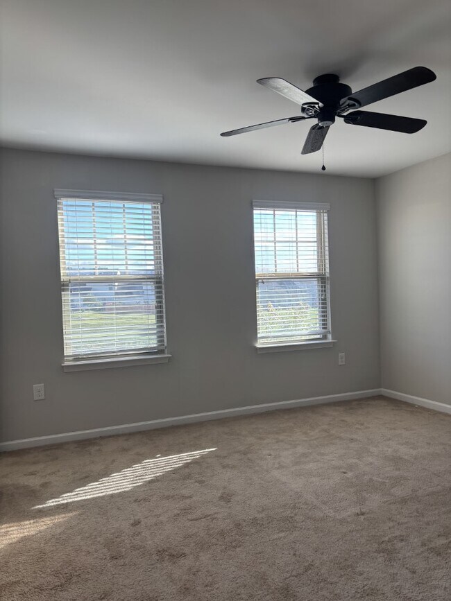 Building Photo - 318 Princess Pl