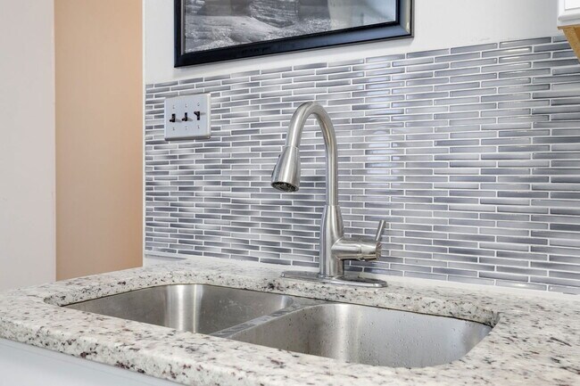 Building Photo - 317 W Marshall St