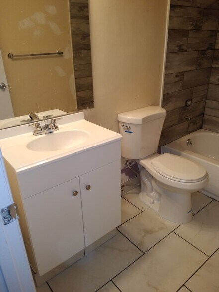 Bathroom - 1123 Starbird Cir