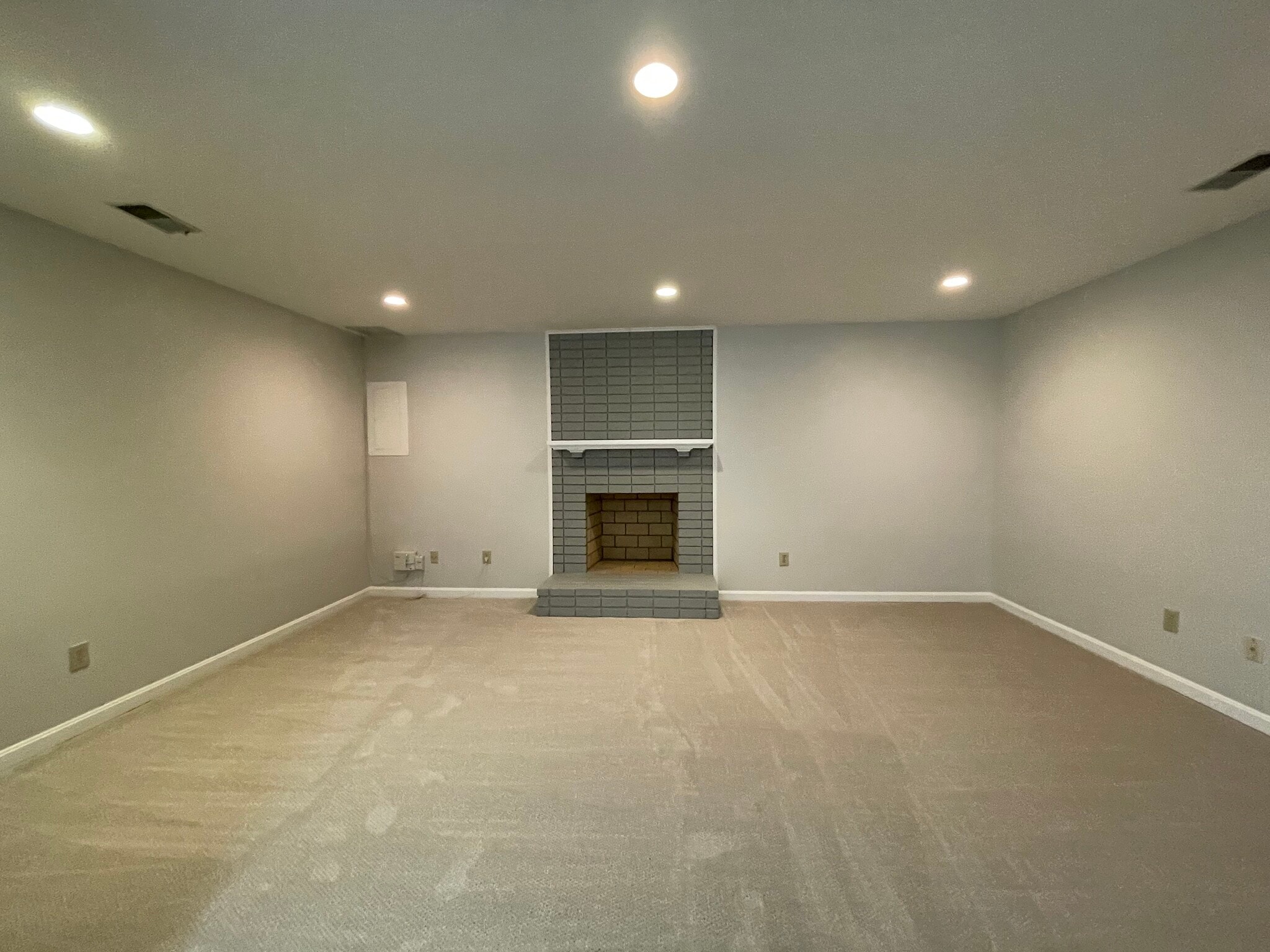 Building Photo - 845 N Greenbrier St