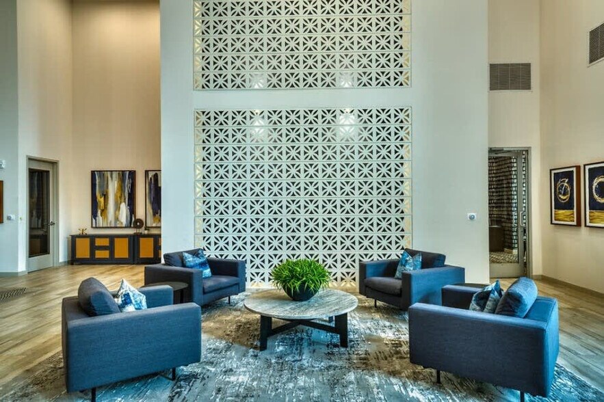 Building Photo - 390 N 2nd Ave