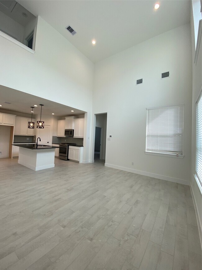 Building Photo - 31323 Balsam Hawk Ln