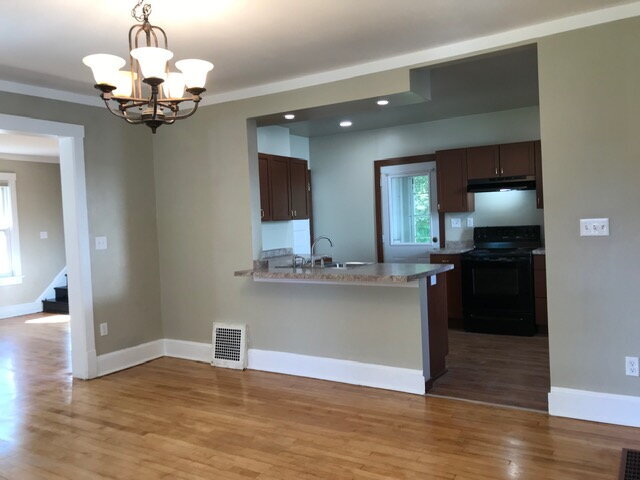 Building Photo - 3 Bedroom Home with Bonus Room - Available September 1st