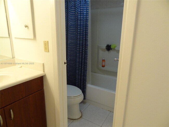 Building Photo - 3401 N Country Club Dr