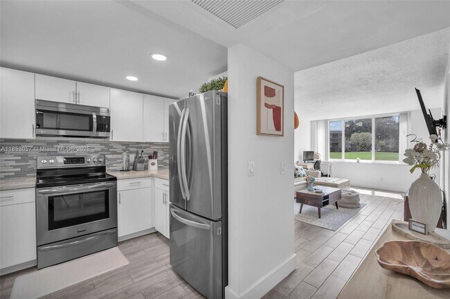 Primary Photo - 9431 Live Oak Pl