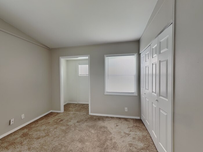 Building Photo - 120 Brookside Dr