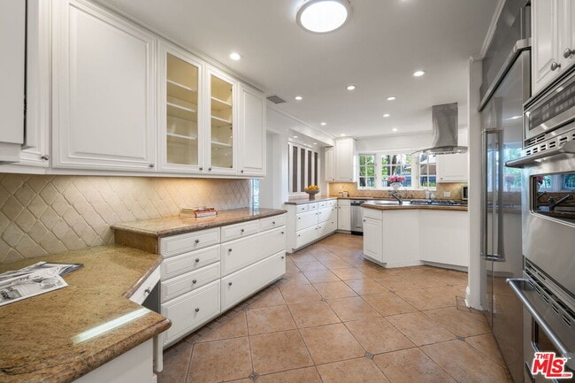 Building Photo - 9023 Alto Cedro Dr