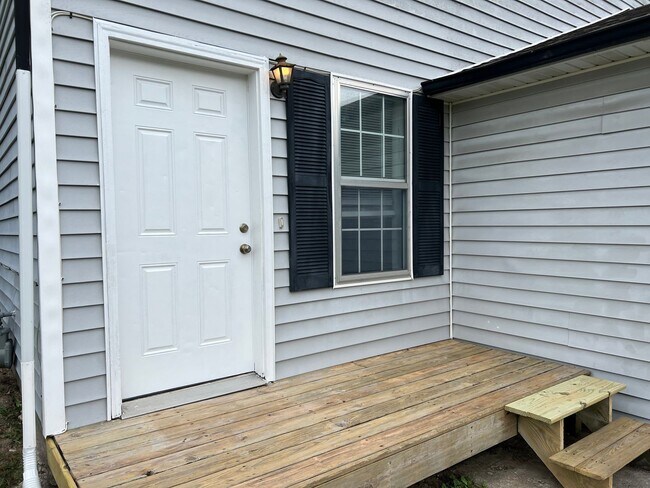 Building Photo - 382/384 Catherine