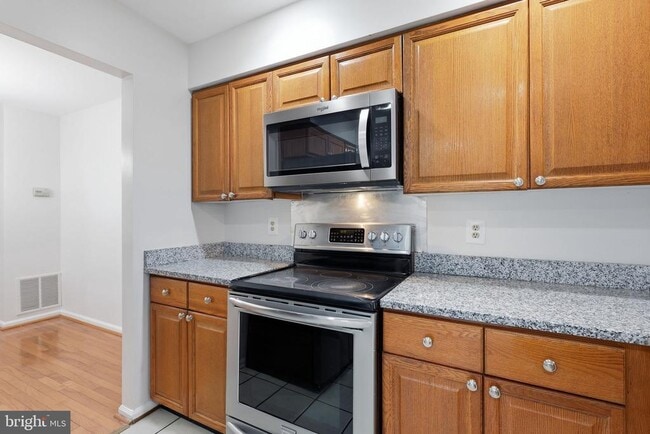 Building Photo - 5001 Lambsgate Ln