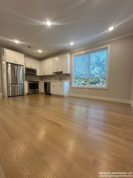 Building Photo - 104-106 Warren St. Unit 3