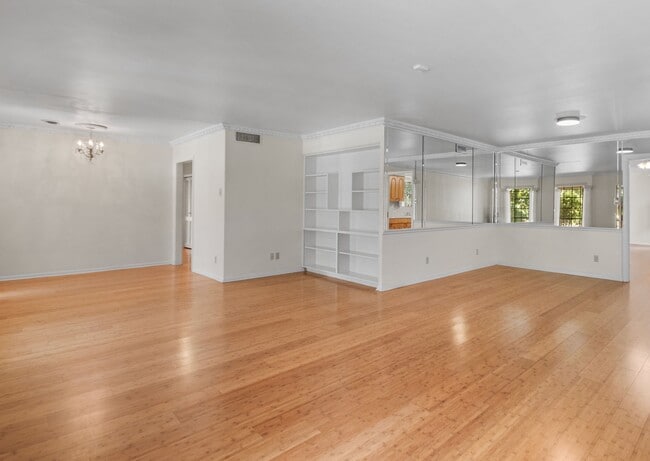 Building Photo - 115 Park Dr