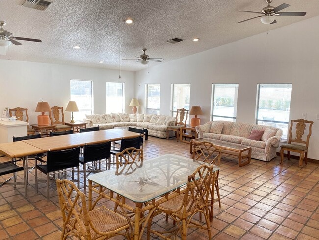 Building Photo - 4034 Dream Oak Pl