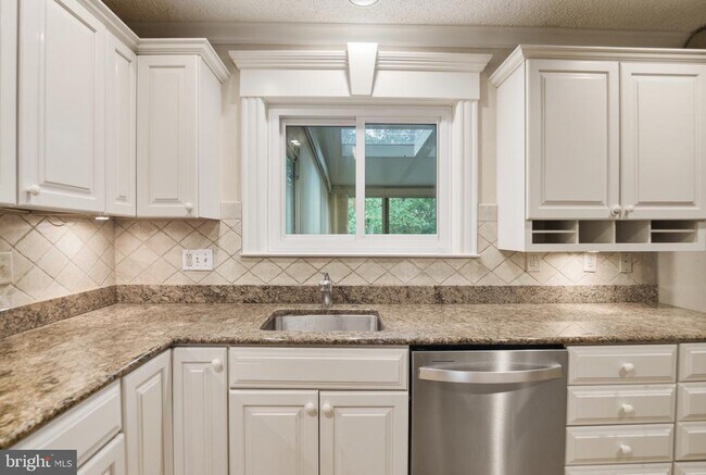Building Photo - 428 Crane's Roost Ct