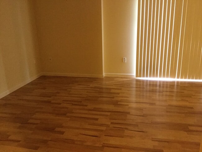 Building Photo - Beautiful Unit in Downtown Bellevue!