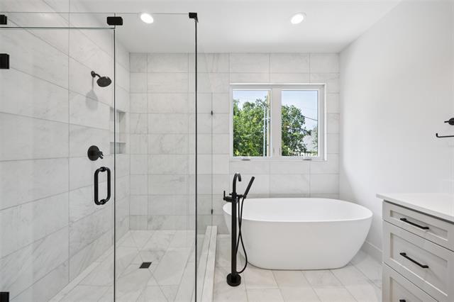 Building Photo - 5636 Winton St