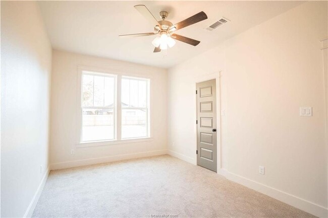 Building Photo - AUGUST 2026 PRE-LEASE!! Stunning Remodeled...