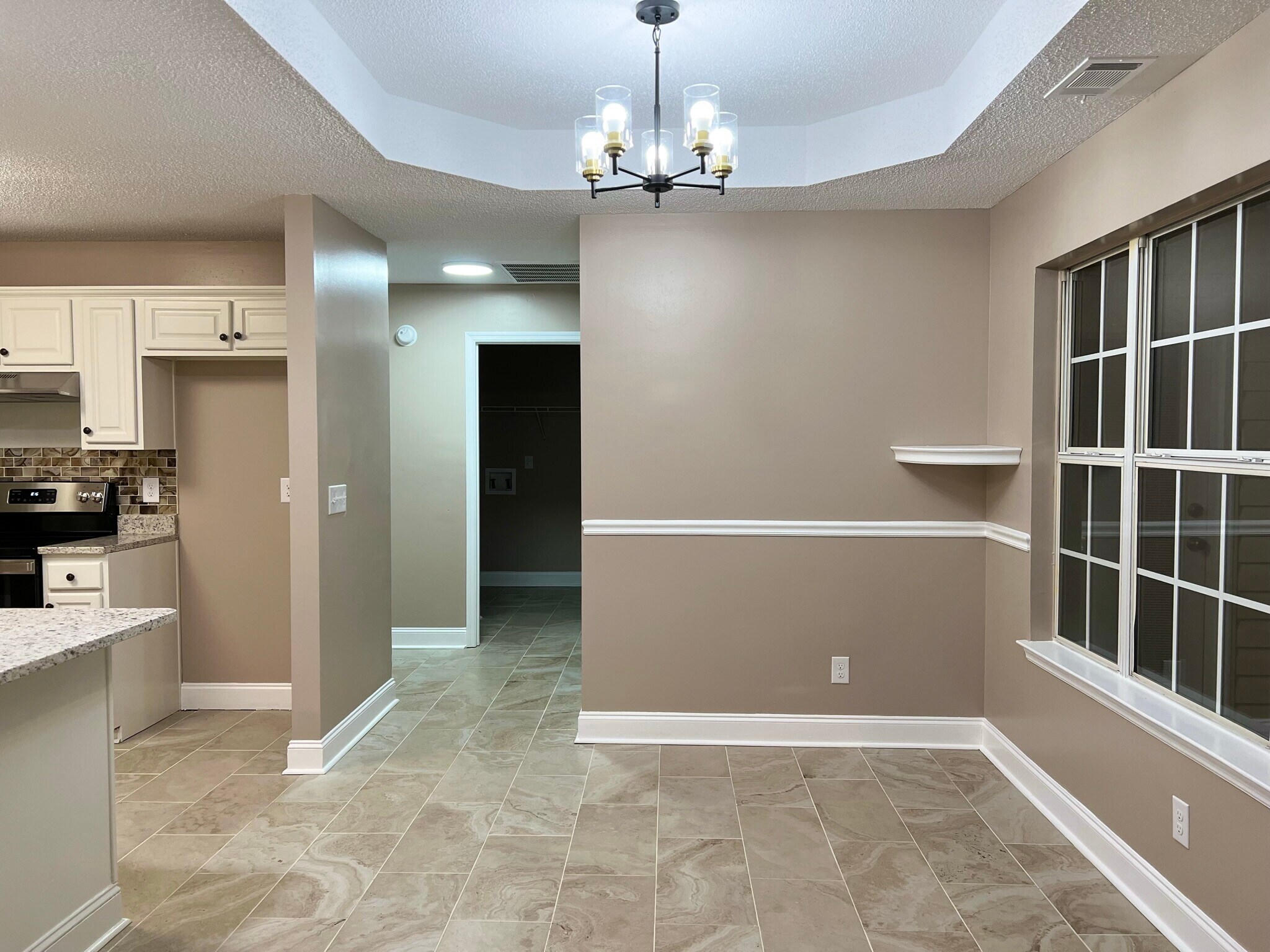 Building Photo - 112 Creekview Trl