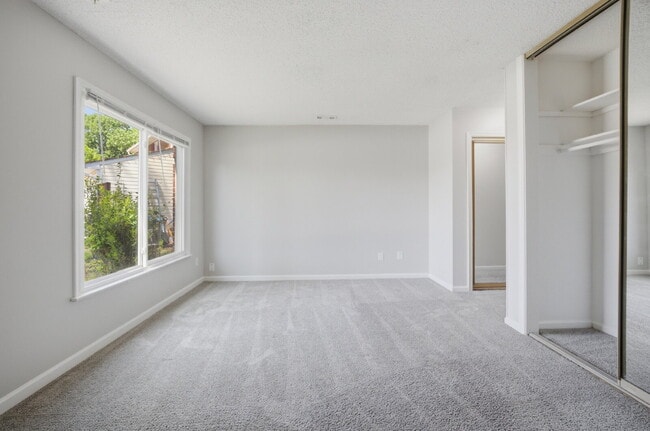 Building Photo - 3 BEDROOM RANCH HOME WITH GARAGE FOR RENT IN CENTRAL VIRGINIA BEACH!