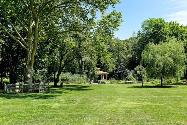 Building Photo - 23 Meadowood Dr