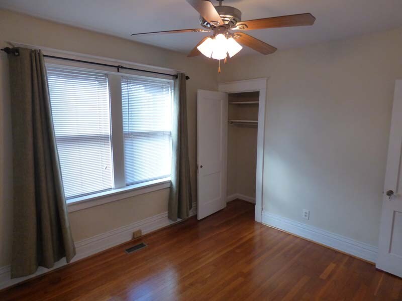 Building Photo - 1021 Commodore Dr