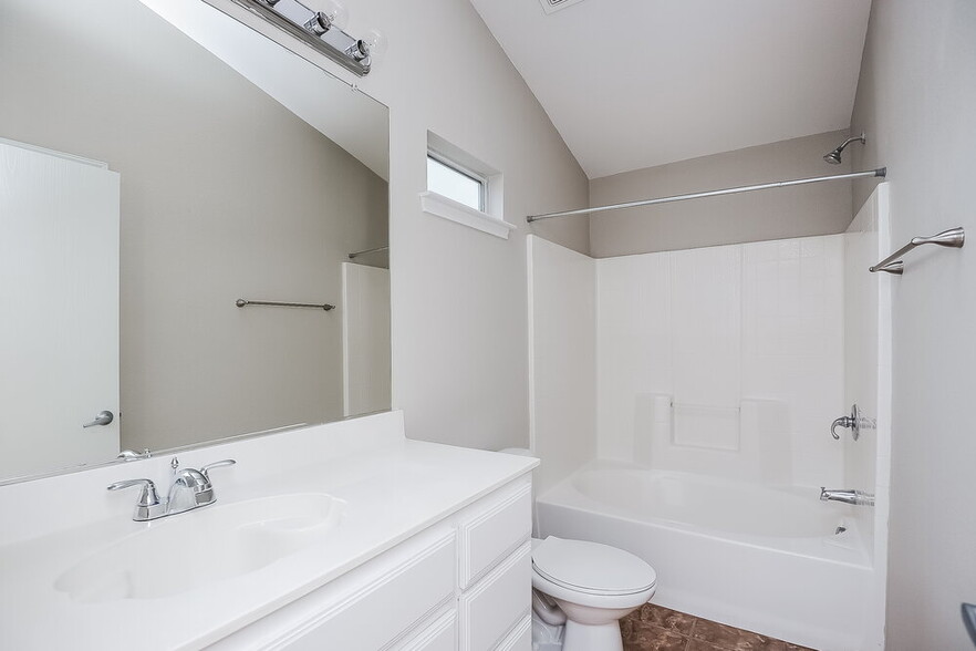 Building Photo - 5832 Melanie Dr